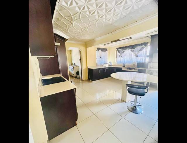 3 BEDROOM HOUSE FOR SALE IN NEWLANDS WEST